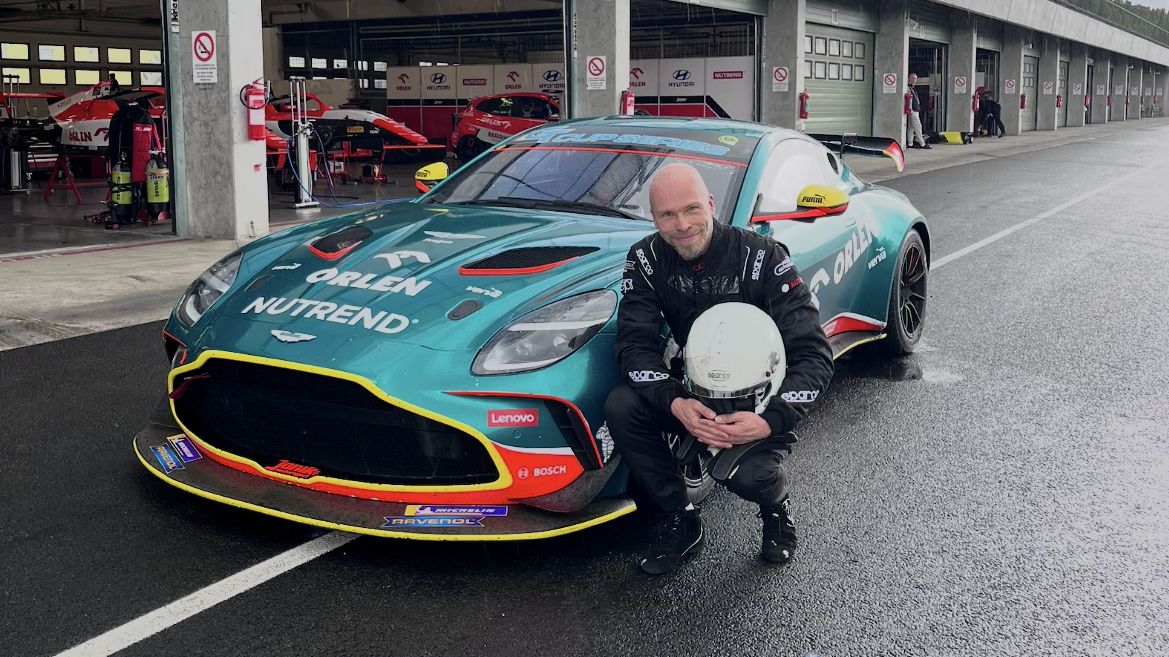 Závodní Aston Martin Vantage GT4 na vlastní kůži: Jak jsem krotil 7,5 milionu na vodě